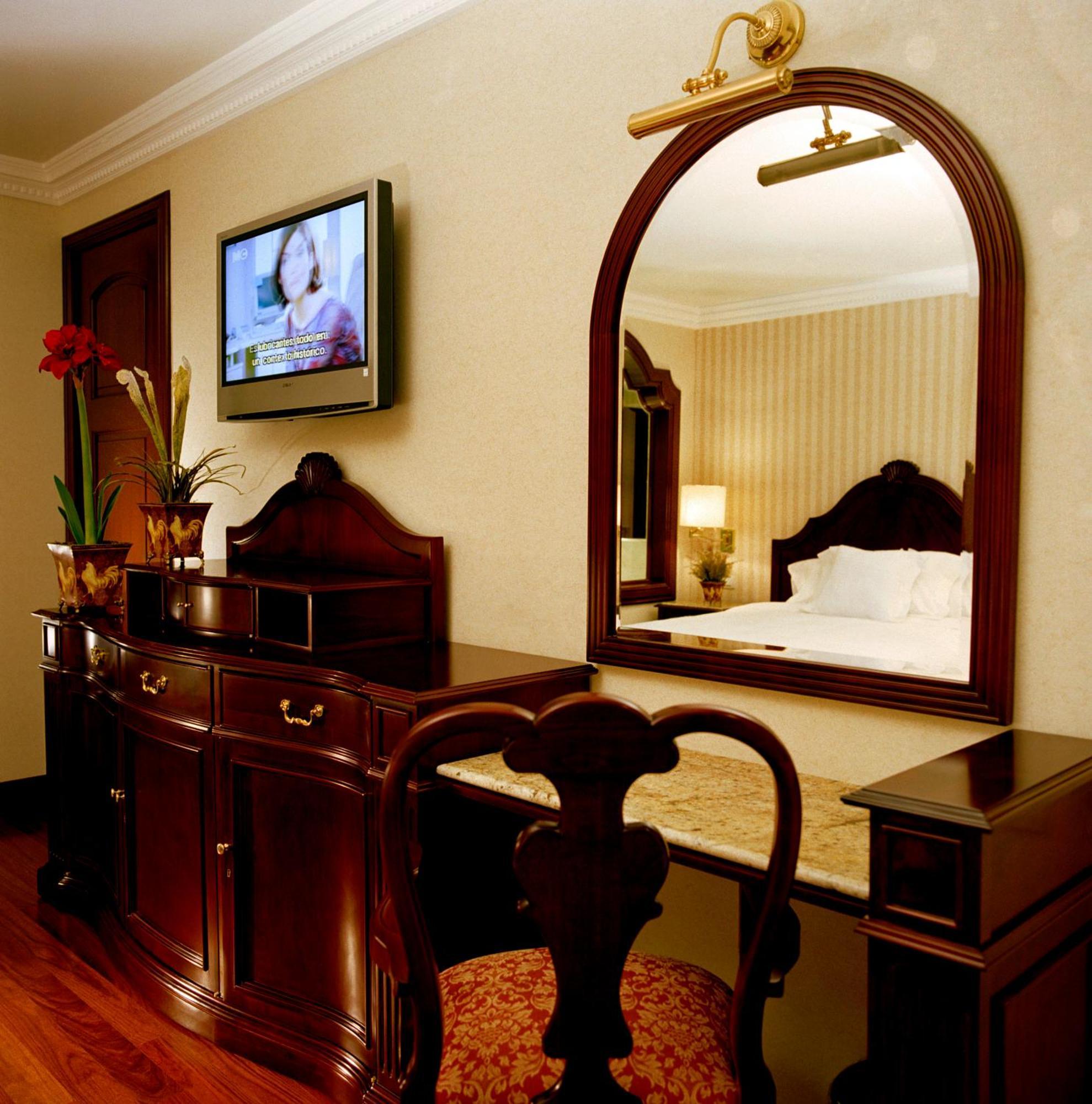 Deluxe Suite Park Views