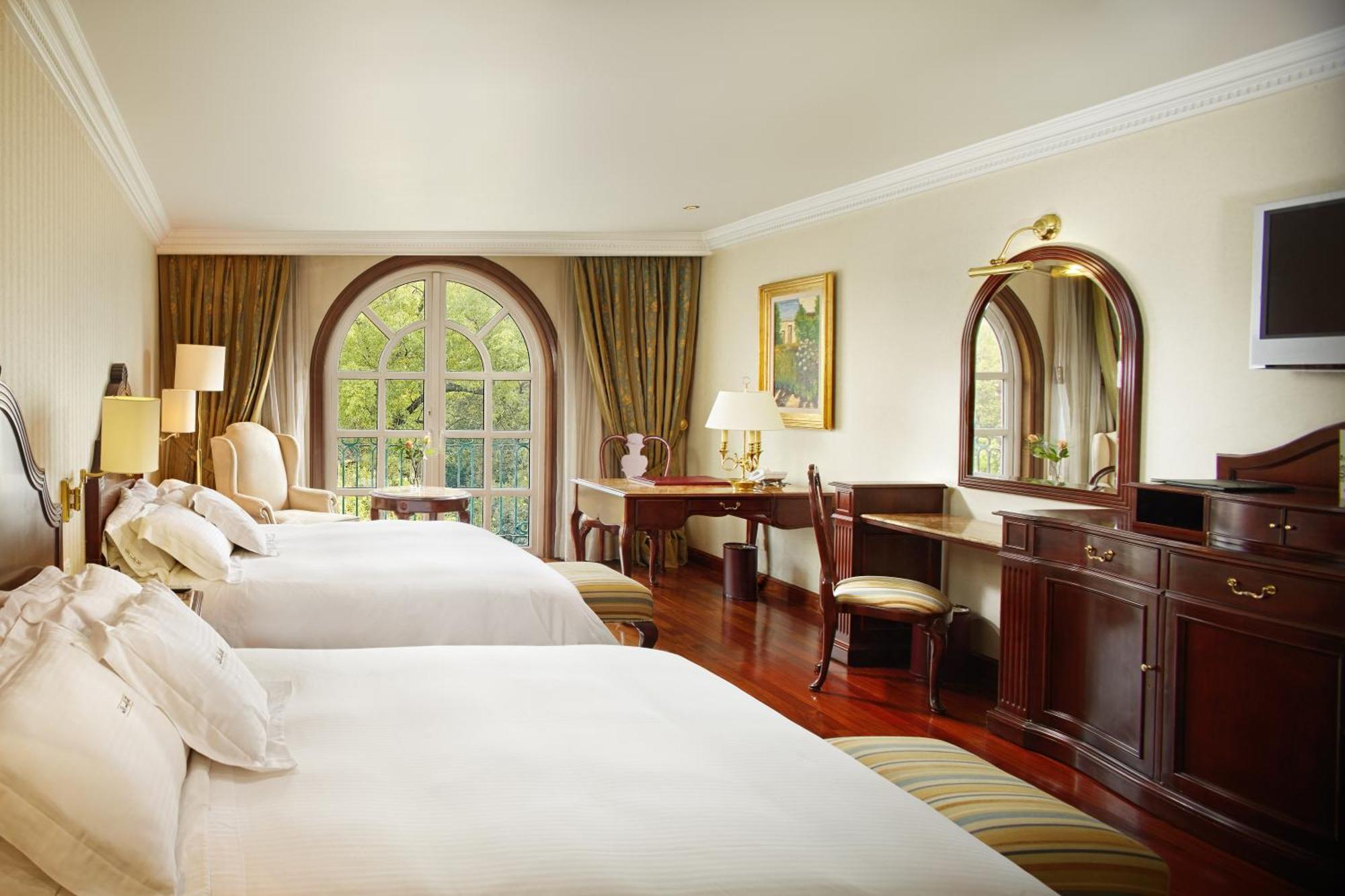 Deluxe Suite Park Views