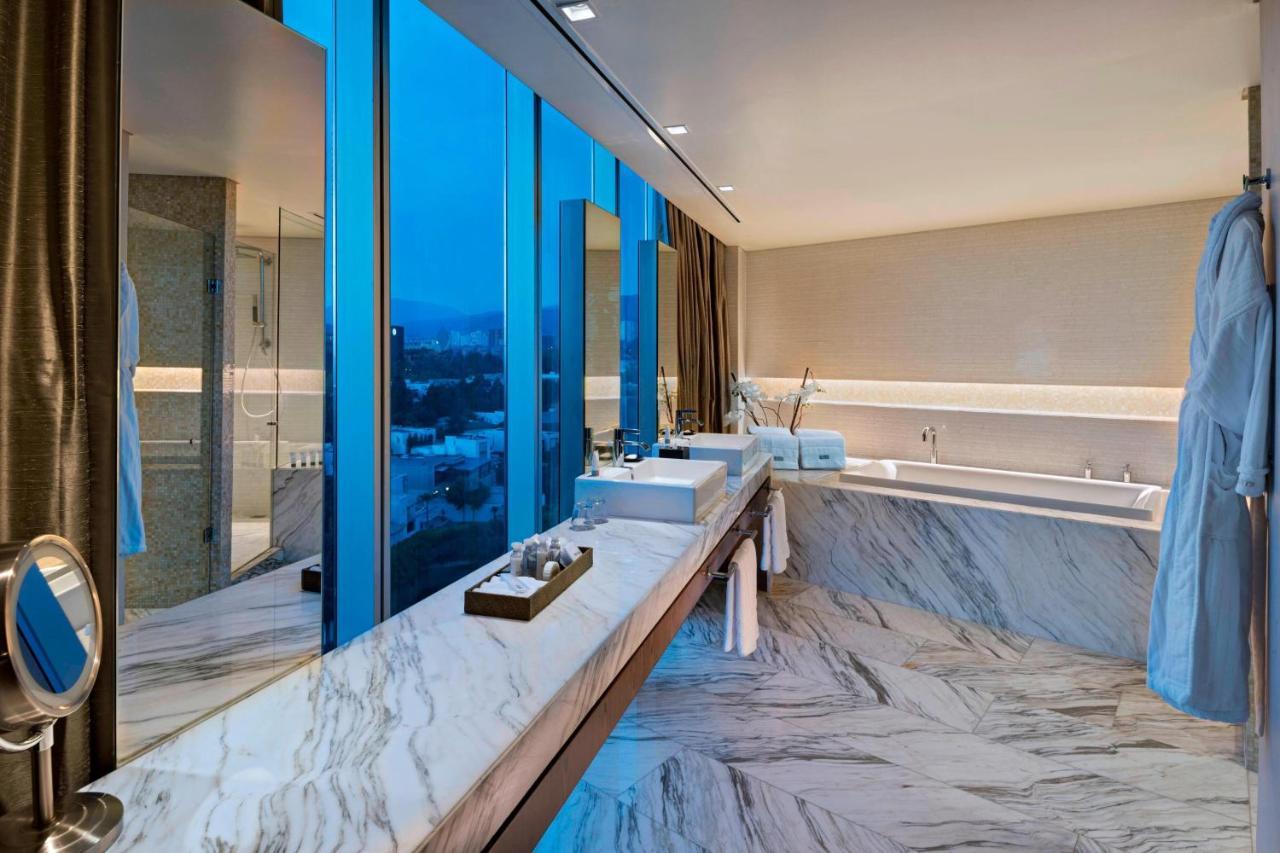 Presidential Suite Club lounge access Valley view