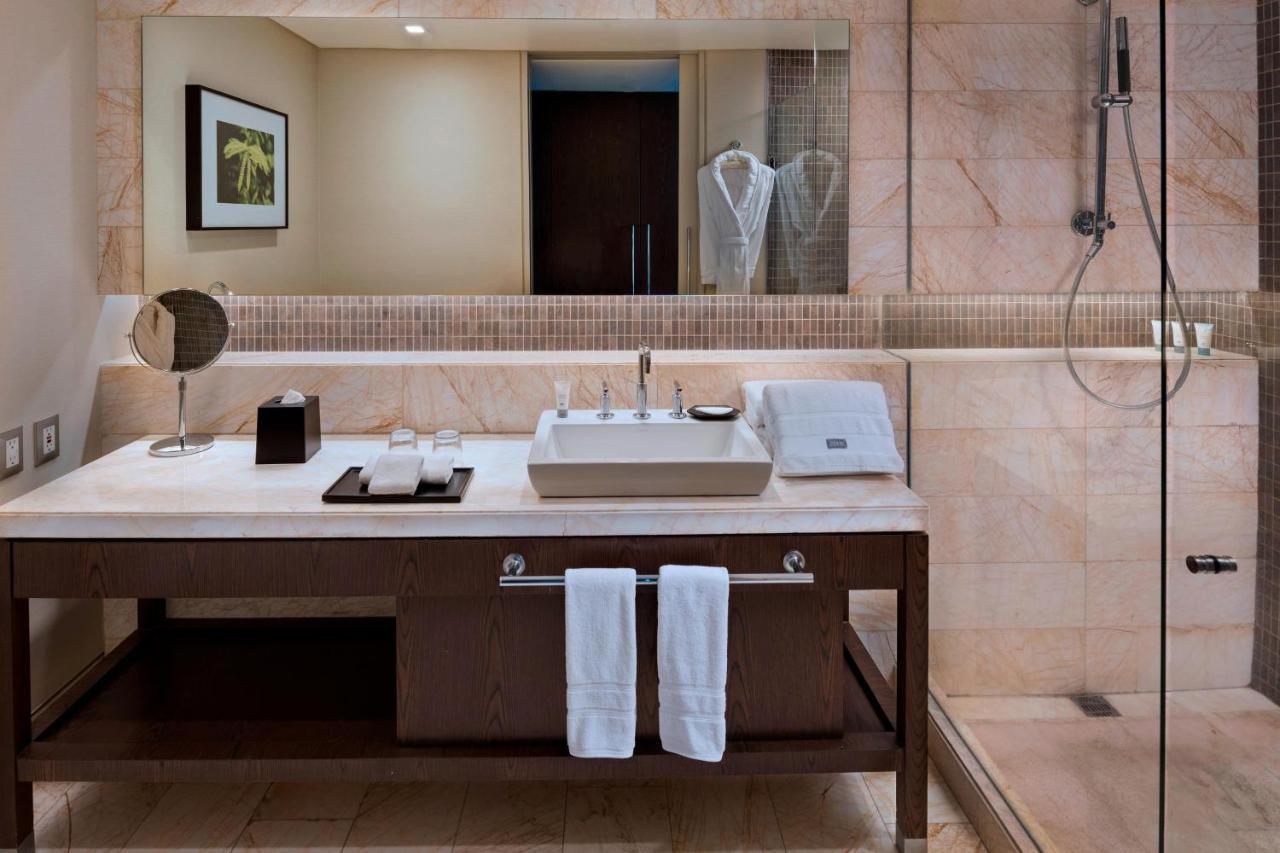 Club lounge access Guest room 1 King High floor