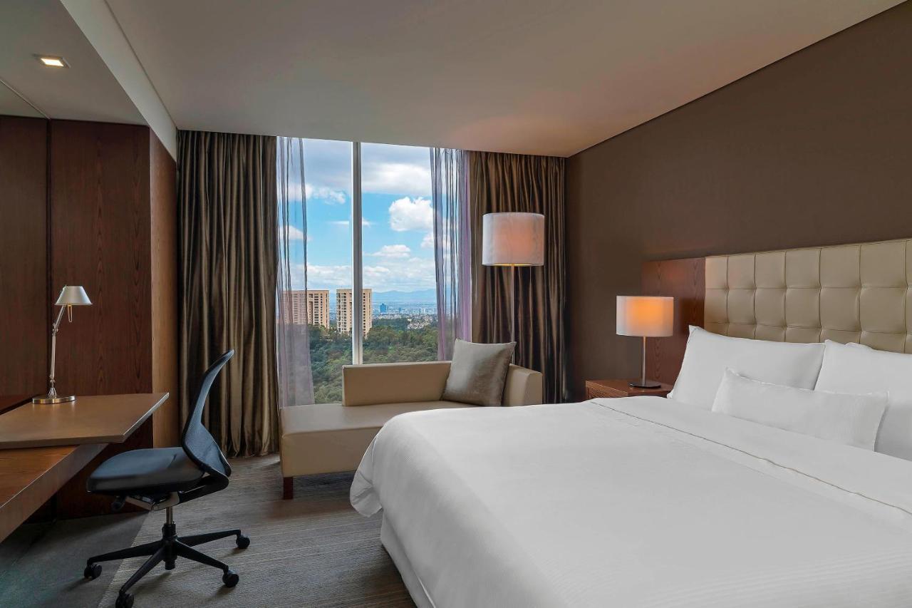 Guest room 1 King Valley view High floor