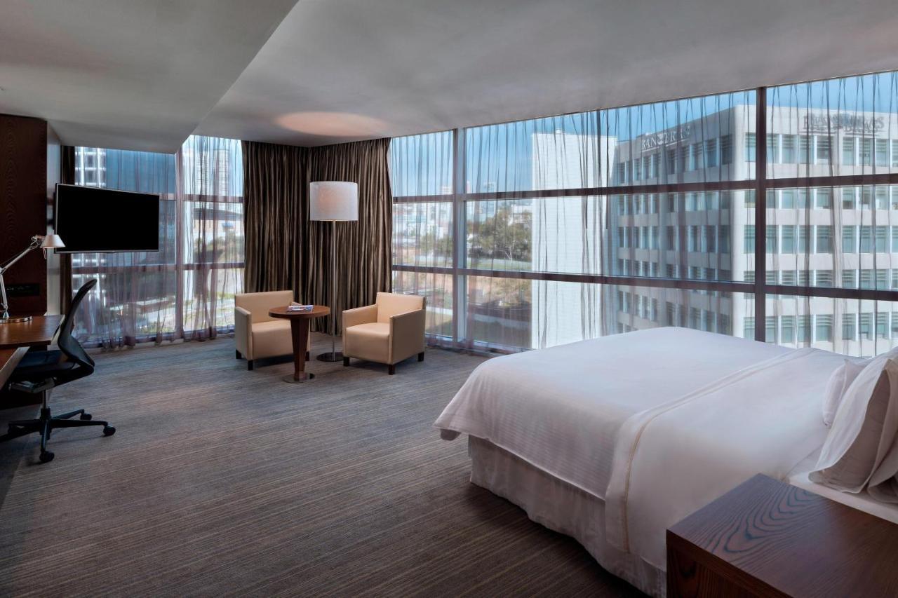 Club Corner Club lounge access Larger Guest room 1 King