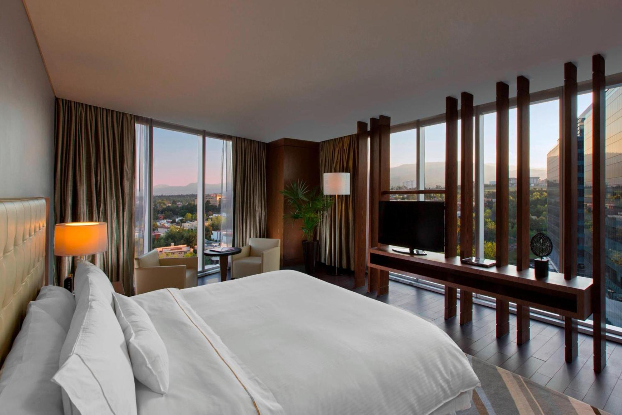 Presidential Suite Club lounge access Valley view