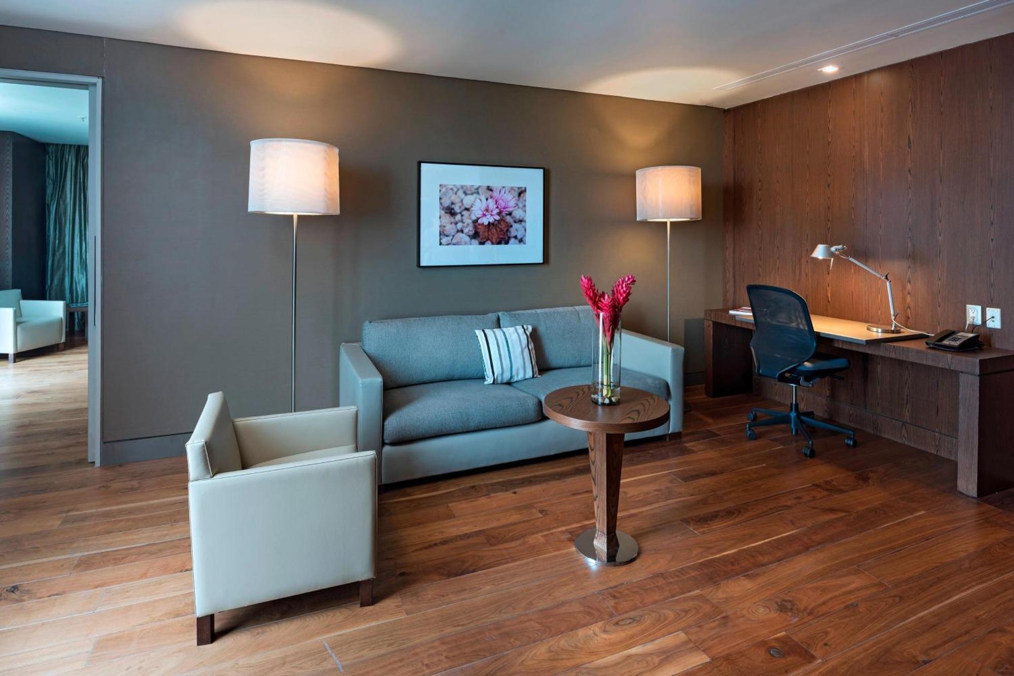 Master Suite Club lounge access 1 Bedroom Junior Suite