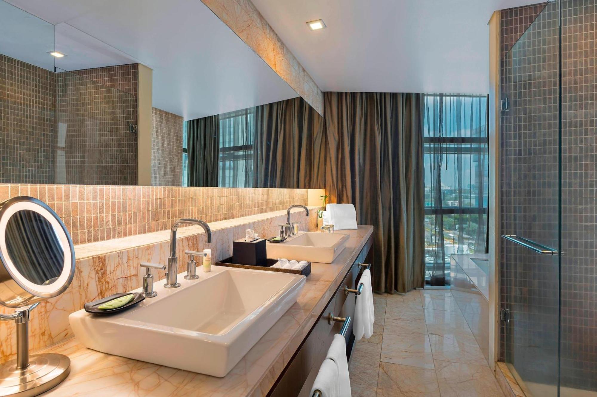 Club Corner Club lounge access Larger Guest room 1 King