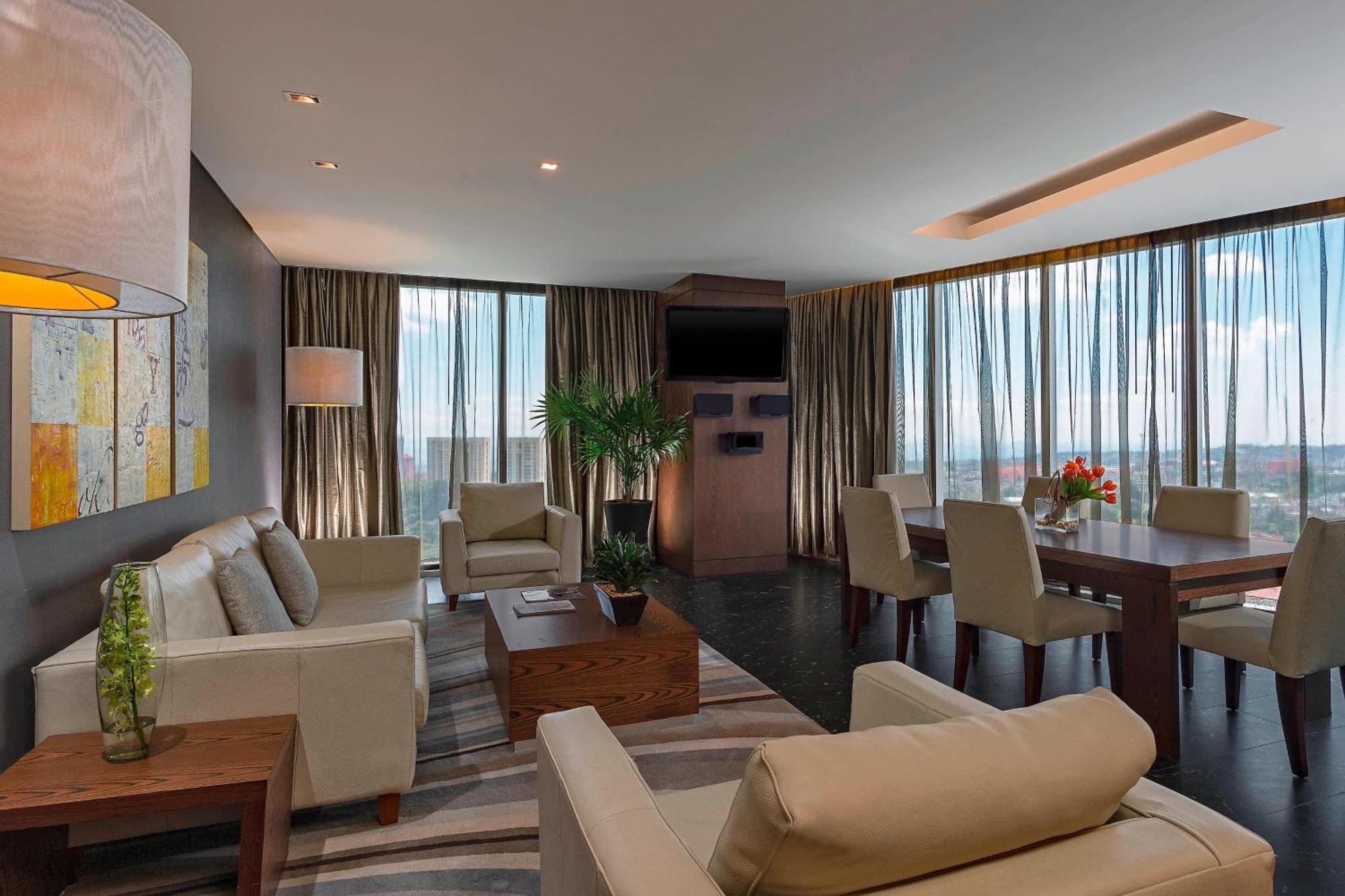 Presidential Suite Club lounge access Valley view