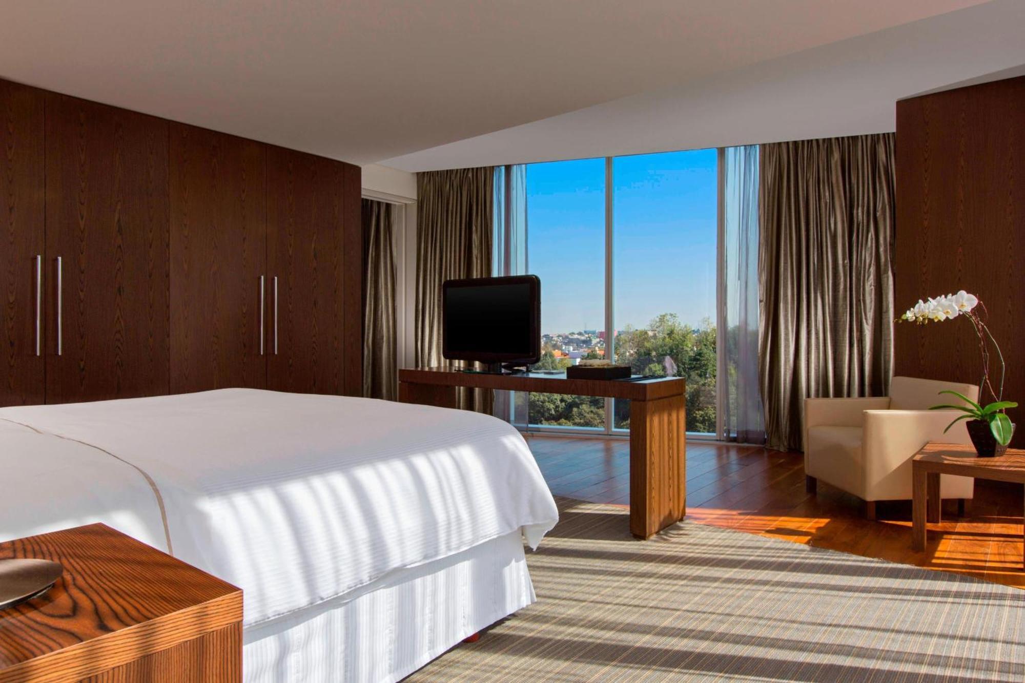 Master Suite Club lounge access 1 Bedroom Junior Suite