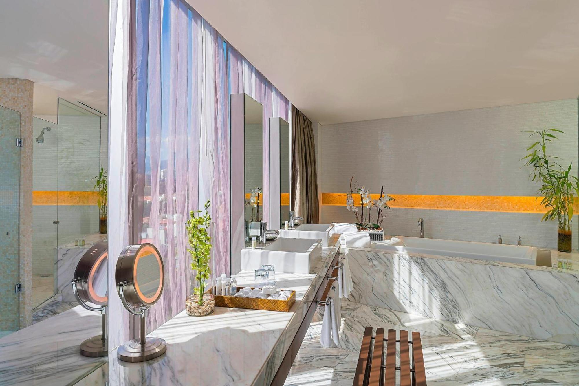 Presidential Suite Club lounge access Valley view