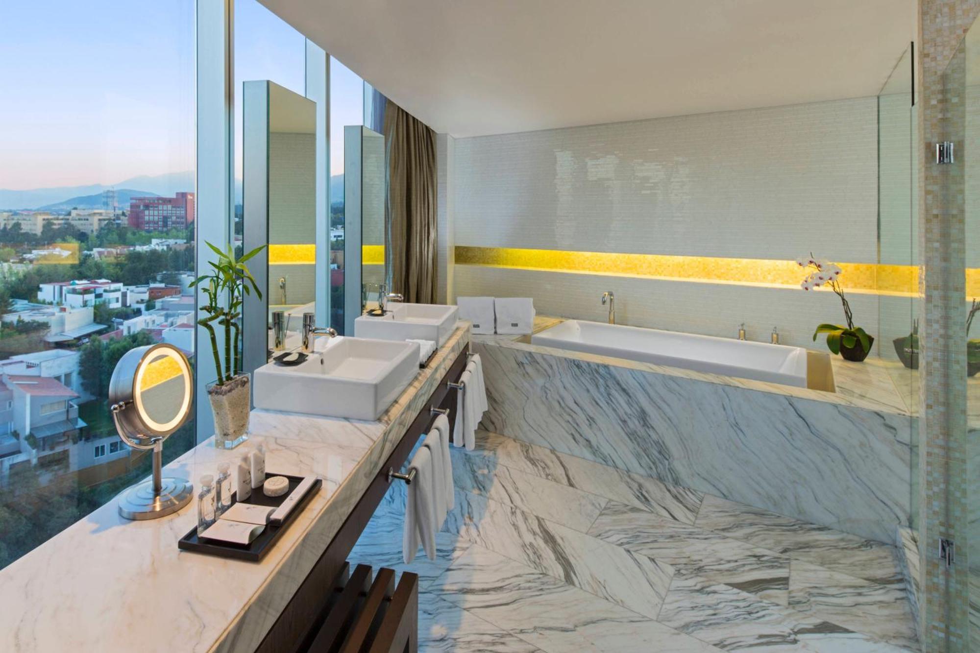 Presidential Suite Club lounge access Valley view