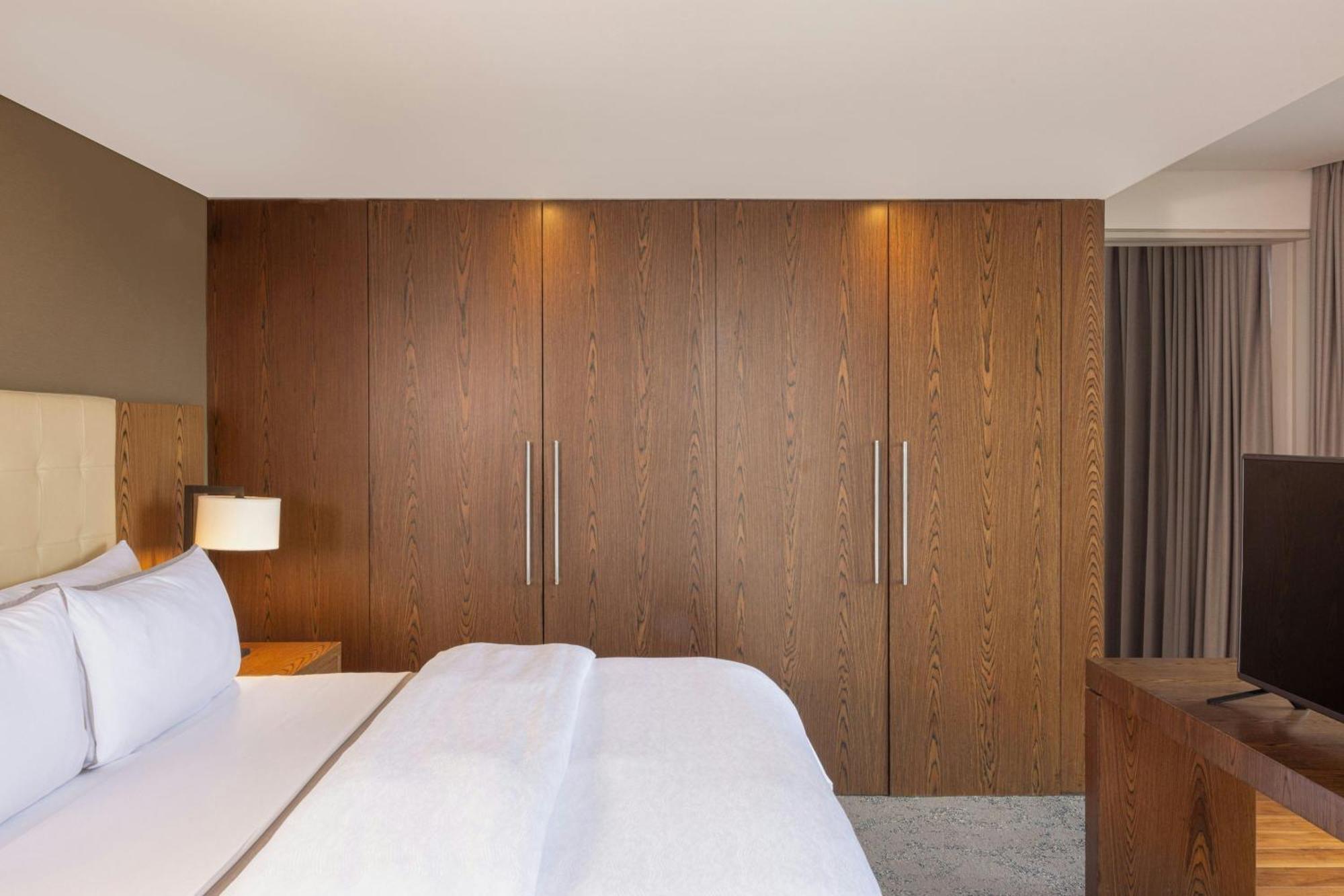 Master Suite Club lounge access 1 Bedroom Junior Suite
