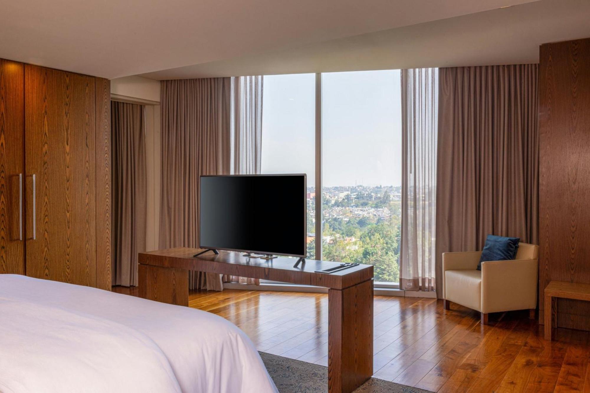 Master Suite Club lounge access 1 Bedroom Junior Suite