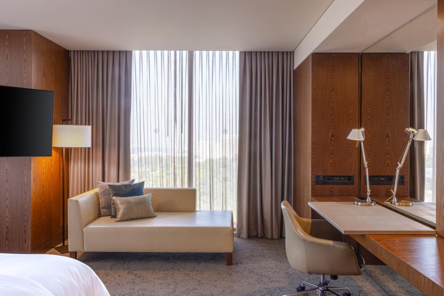 Club lounge access Guest room 1 King High floor