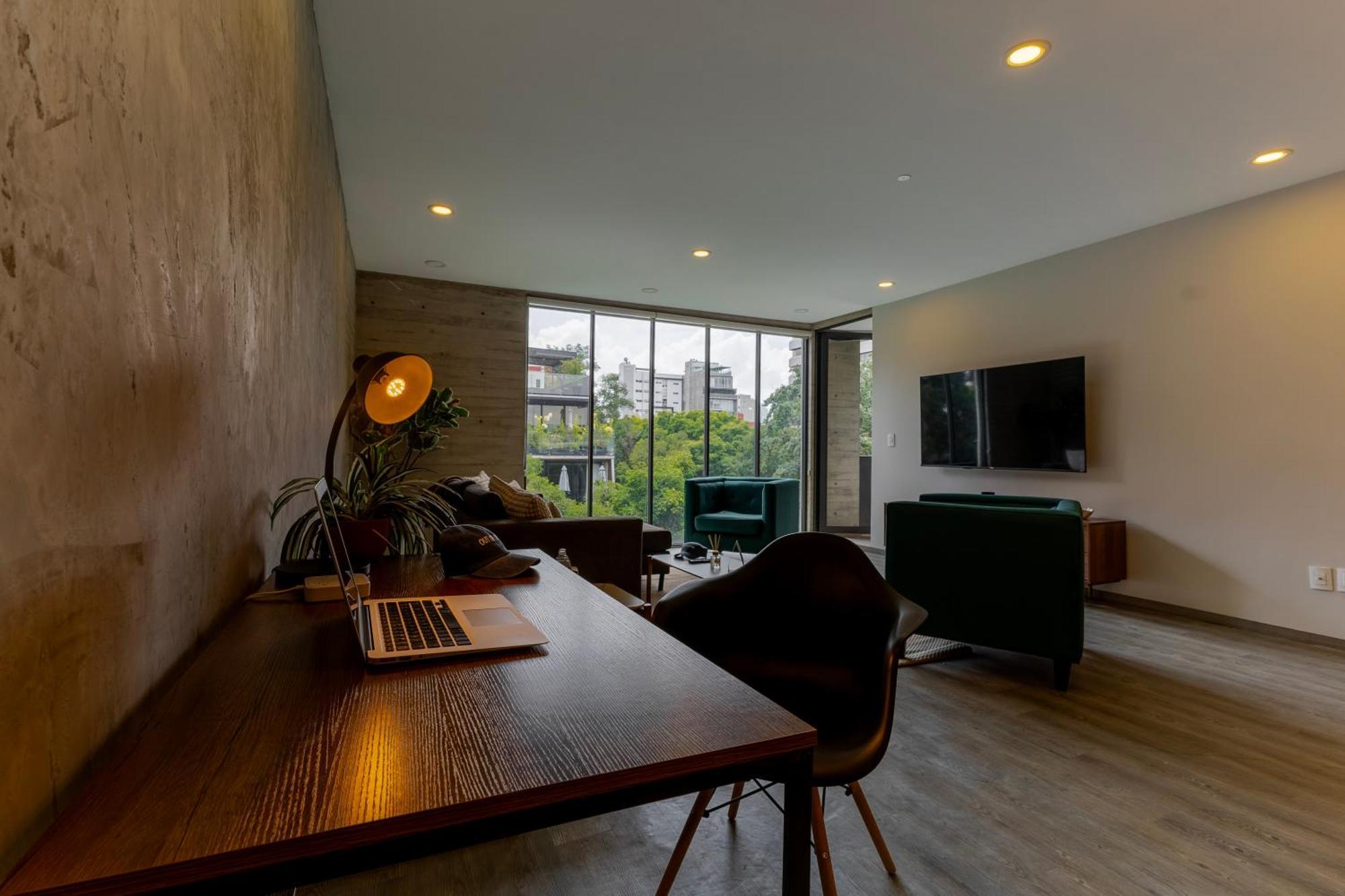 Luxury Apartment 3 Bedrooms Balcony Street View