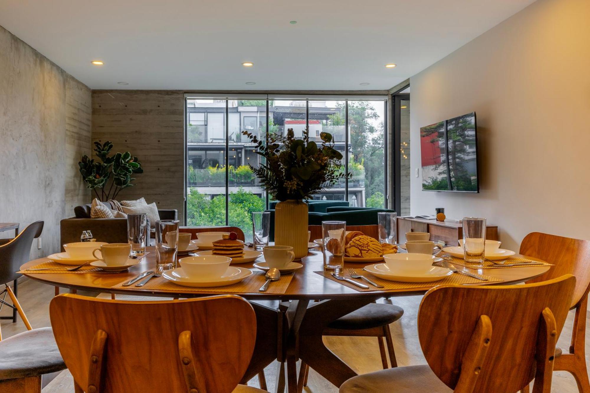 Luxury Apartment 3 Bedrooms Balcony Street View