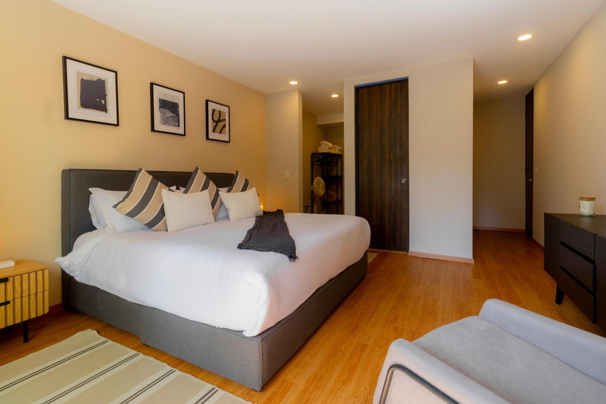 Premium Apartment 3 Bedrooms Balcony Street View