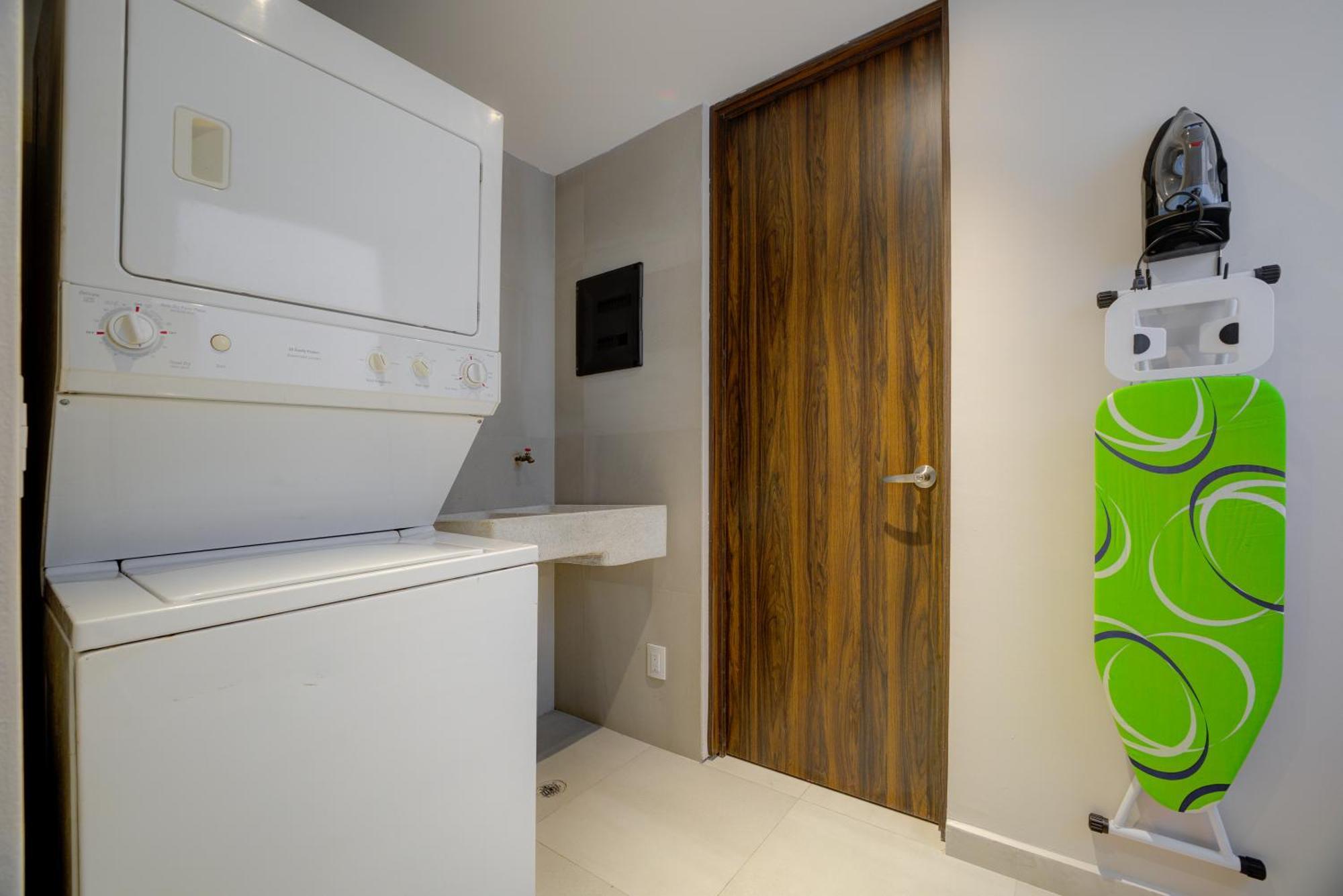 Luxury Apartment 3 Bedrooms Balcony Street View