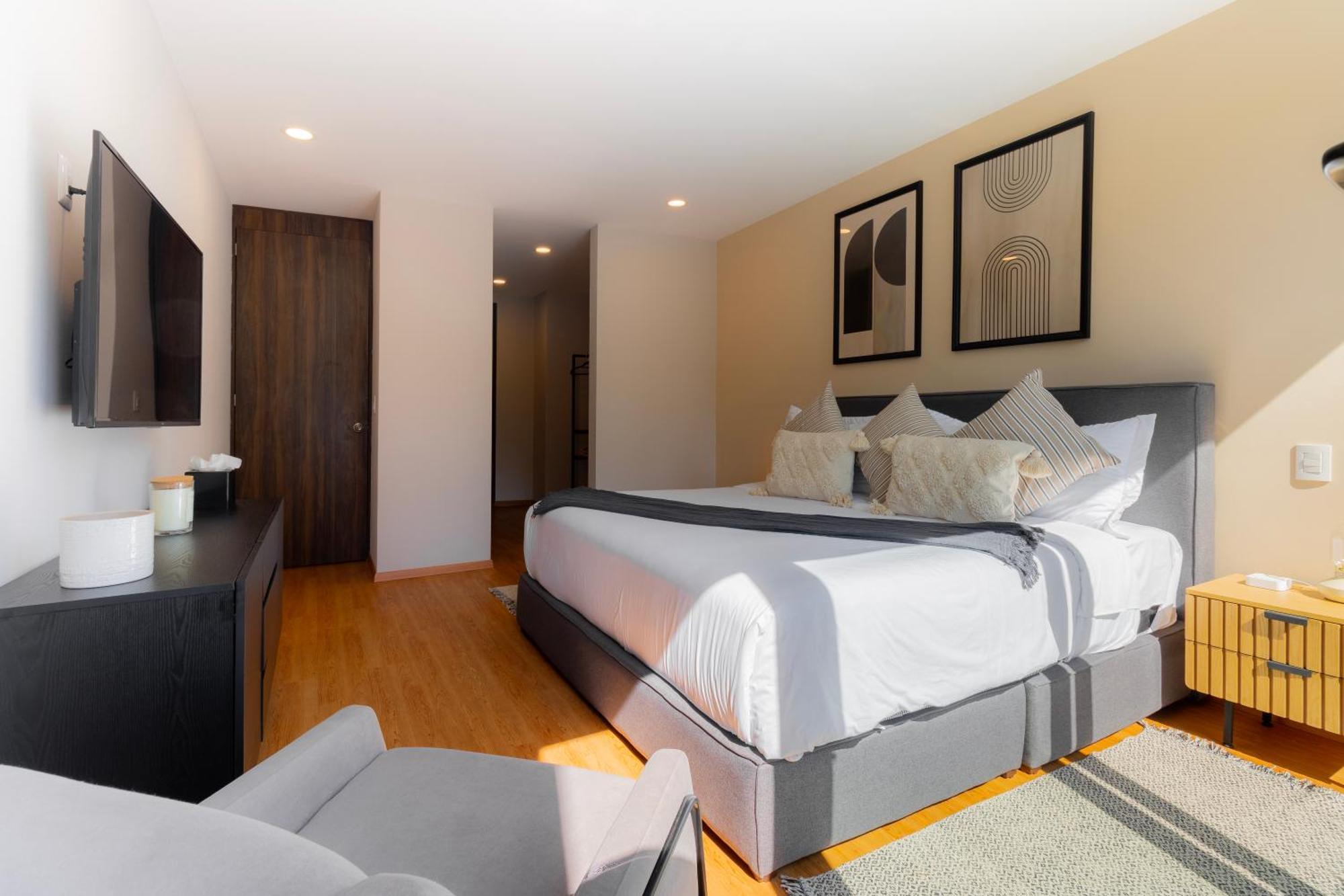 Premium Apartment 3 Bedrooms Balcony Street View