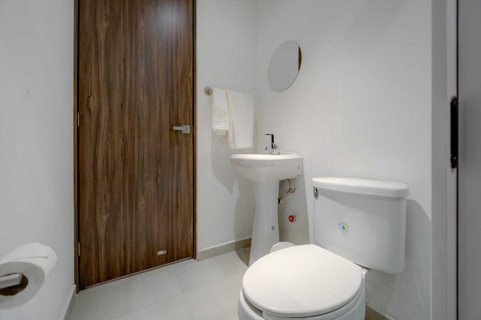 Luxury Apartment 3 Bedrooms Balcony Street View
