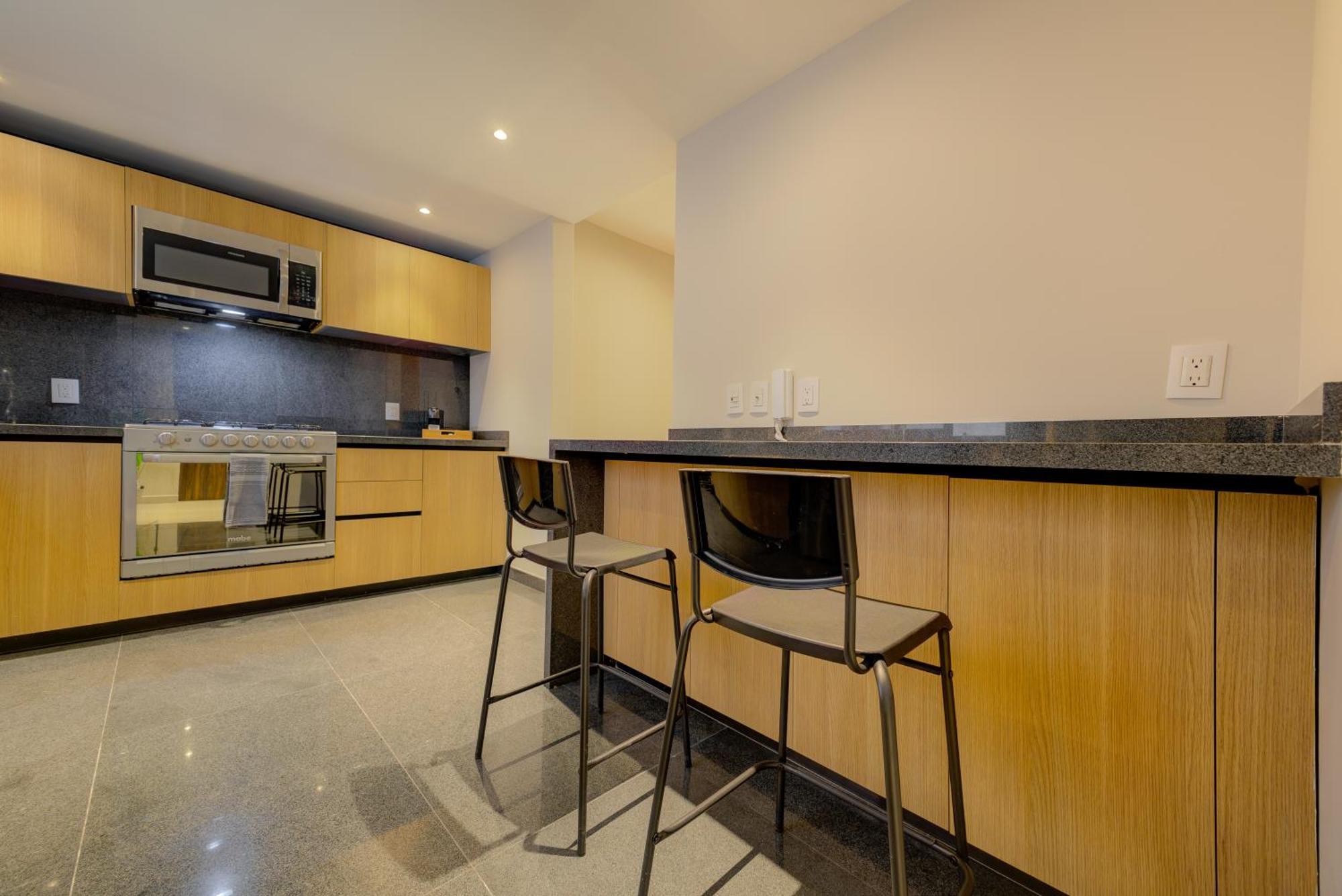 Luxury Apartment 3 Bedrooms Balcony Street View