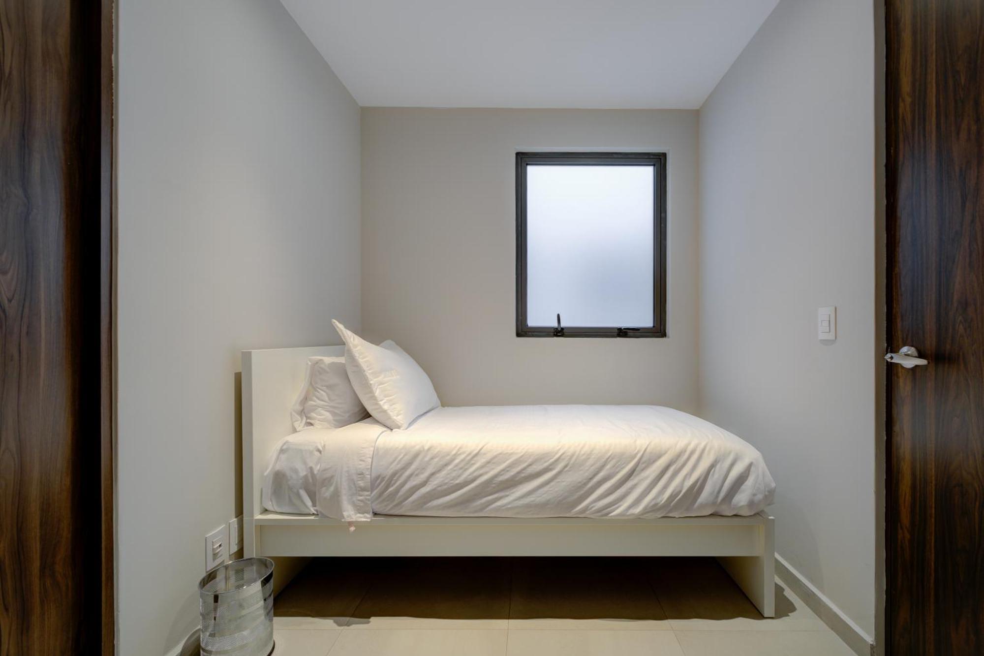 Luxury Apartment 3 Bedrooms Balcony Street View