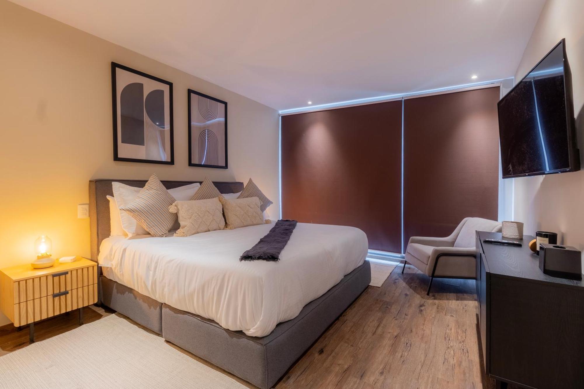 Premium Apartment 3 Bedrooms Balcony Street View