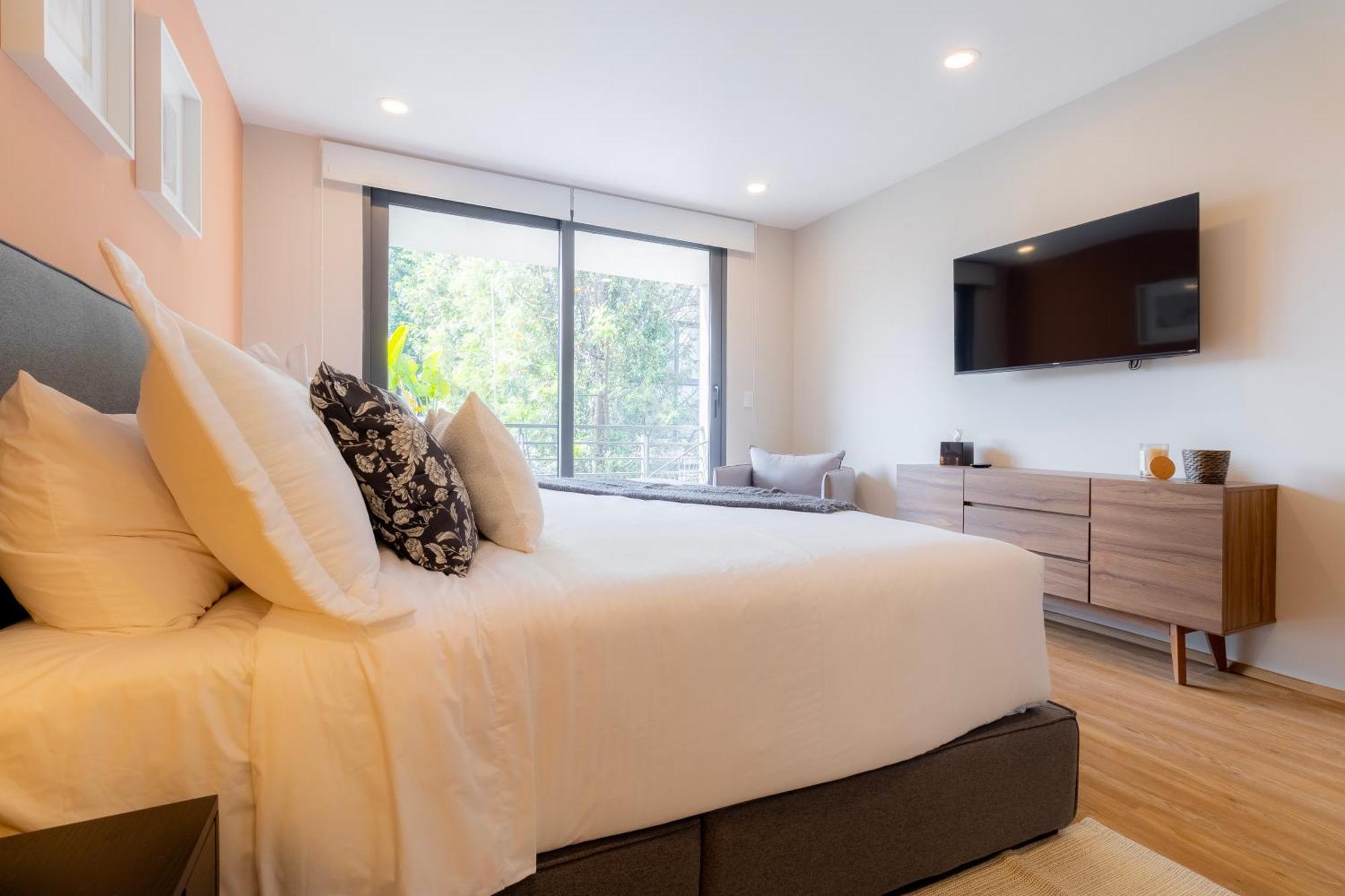 Luxury Apartment 3 Bedrooms Balcony
