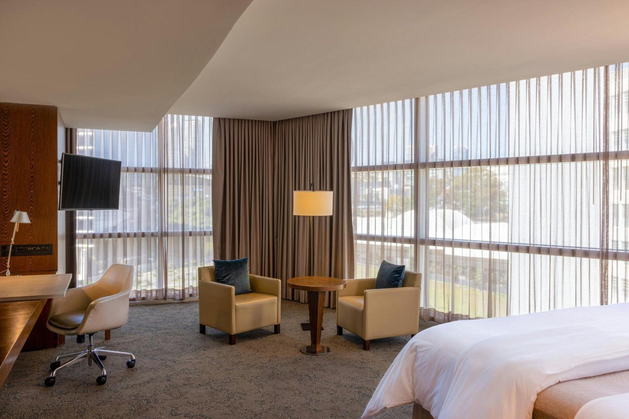 Club Corner Club lounge access Larger Guest room 1 King