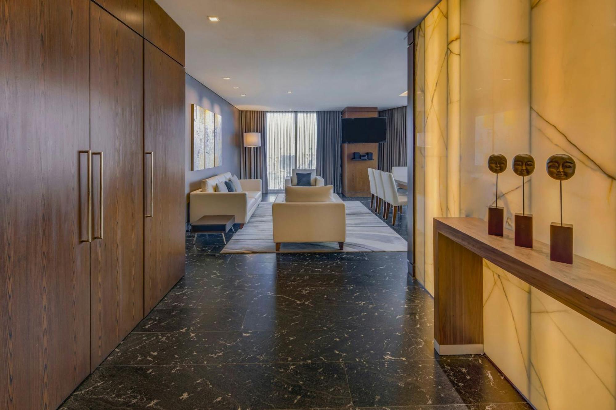 Presidential Suite Club lounge access Valley view