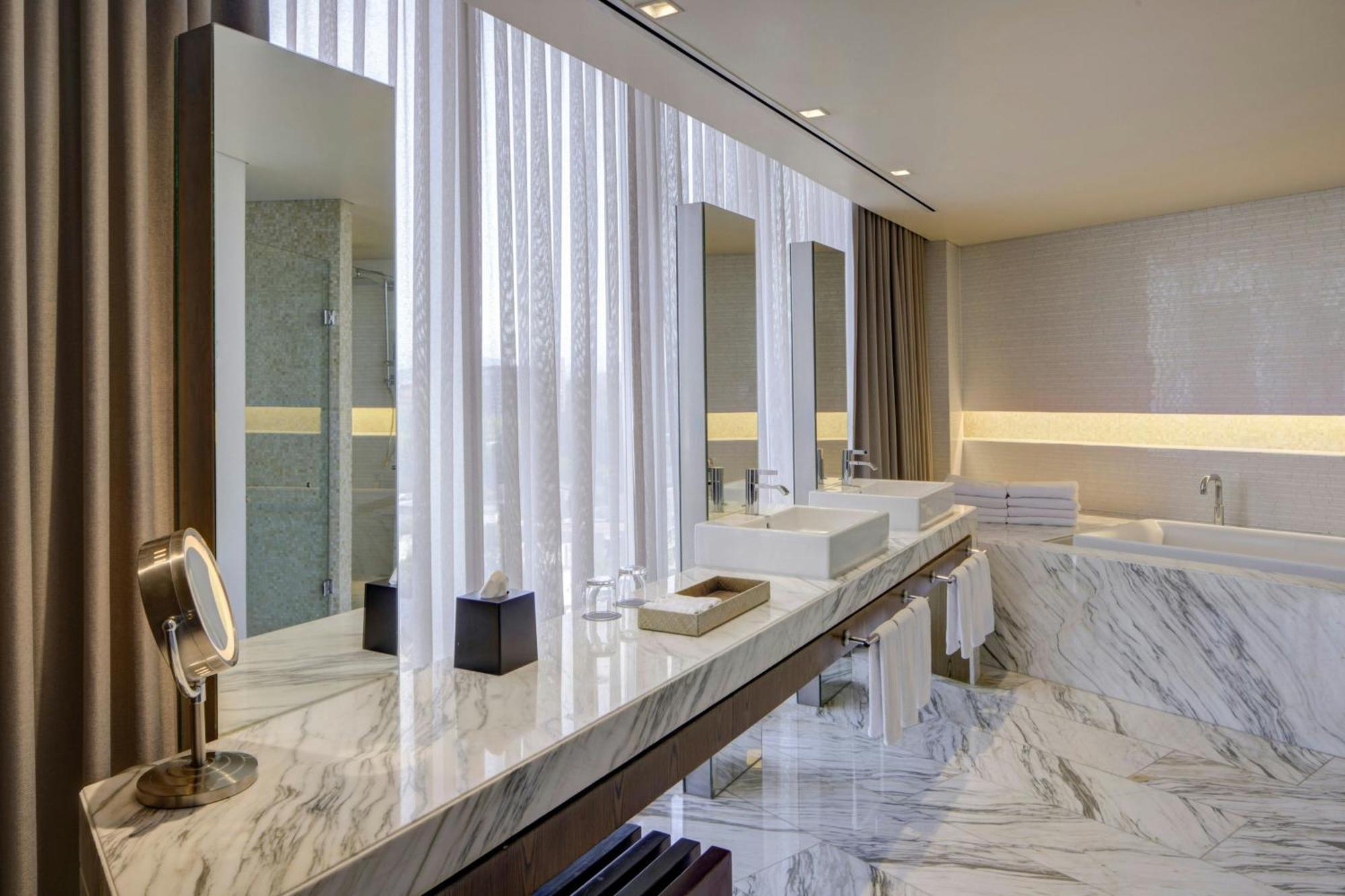 Presidential Suite Club lounge access Valley view