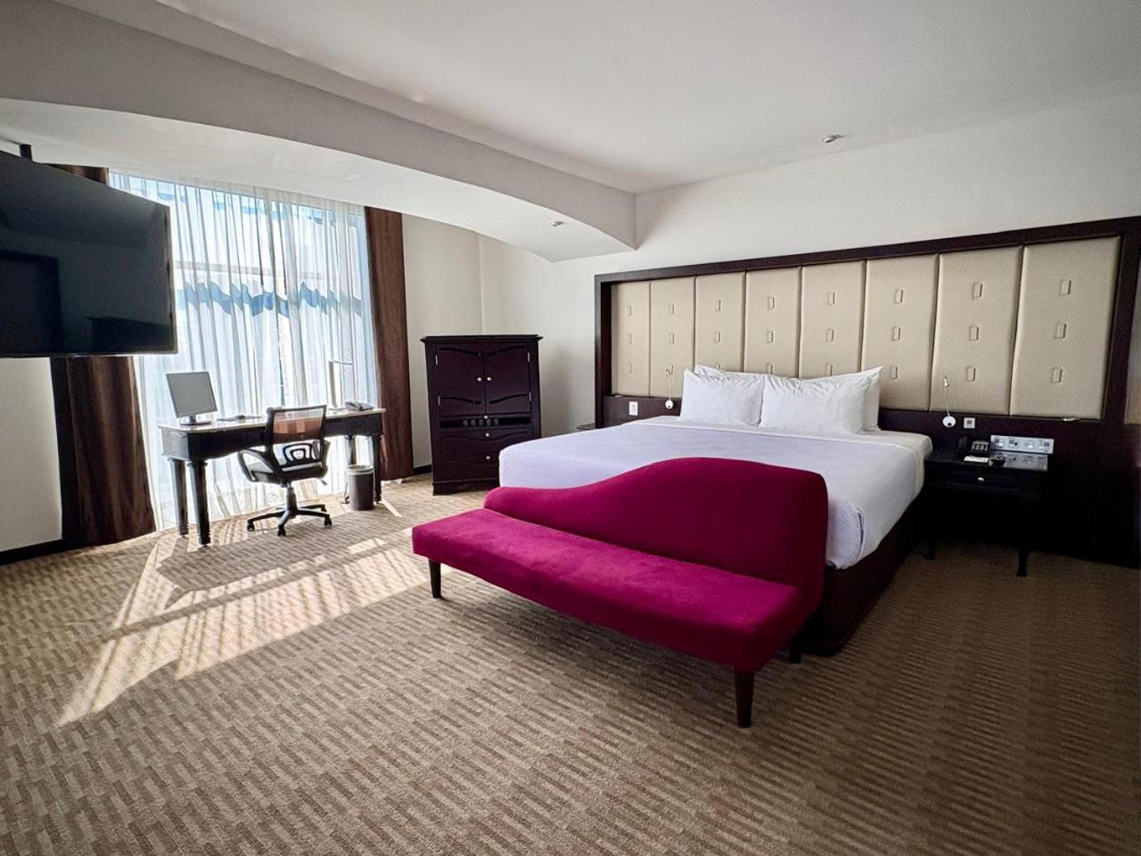 Queen Room - Executive Floor/Non-Smoking
